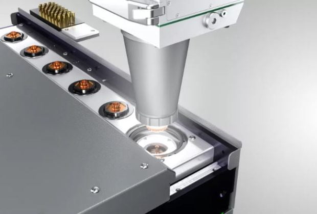 Nozzle changing fibre laser